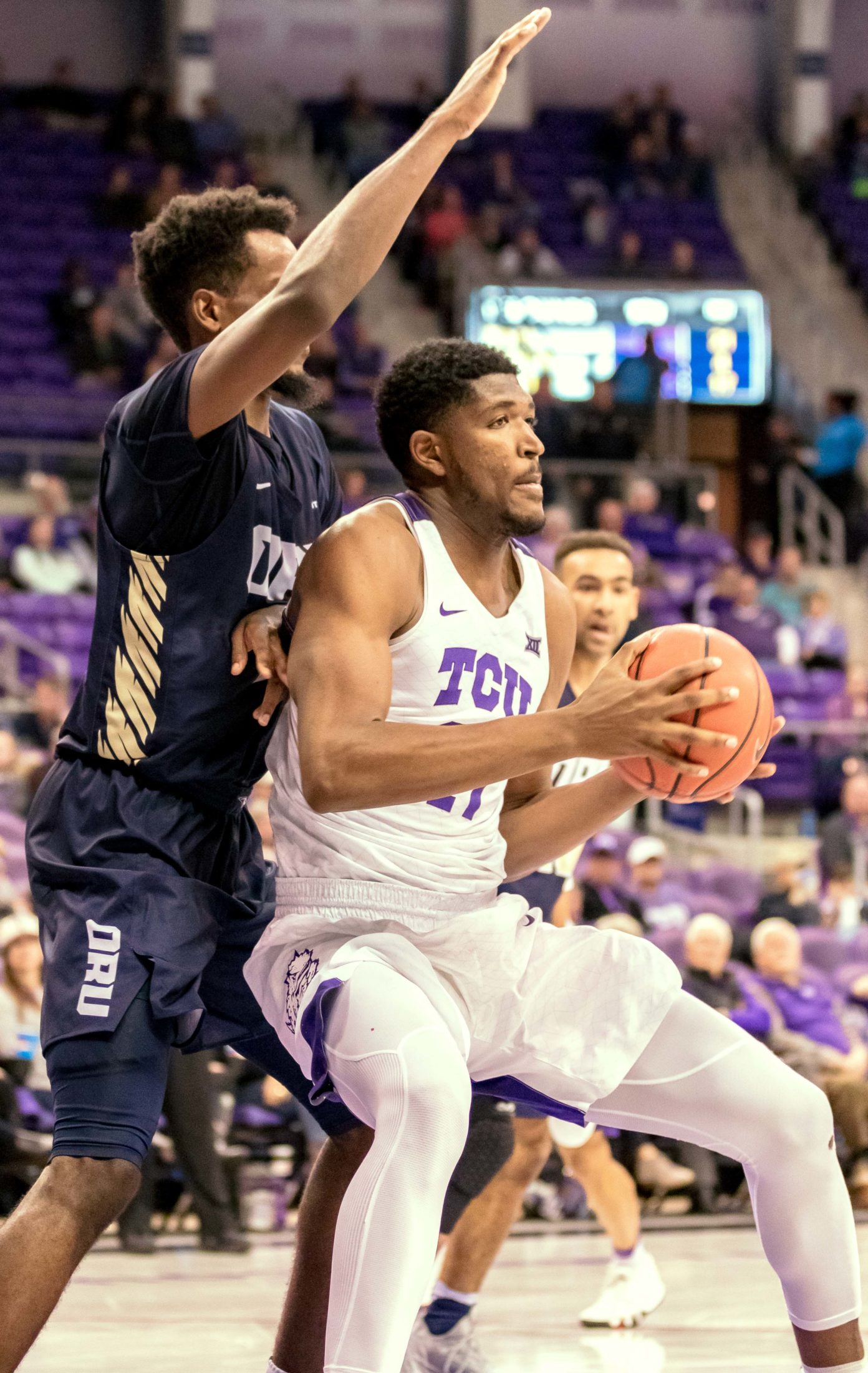 Kevin Samuel’s career day powers No. 20 Men’s Basketball past Oral Roberts, 79-62