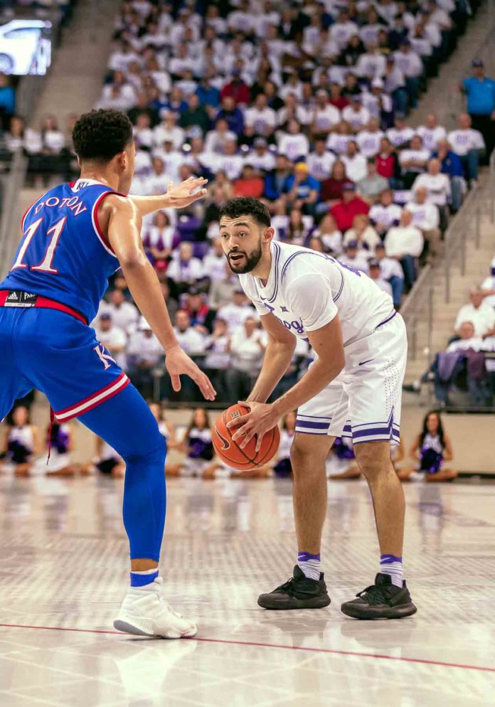 Men’s basketball falls short of breakthrough win over No. 14 Kansas in overtime