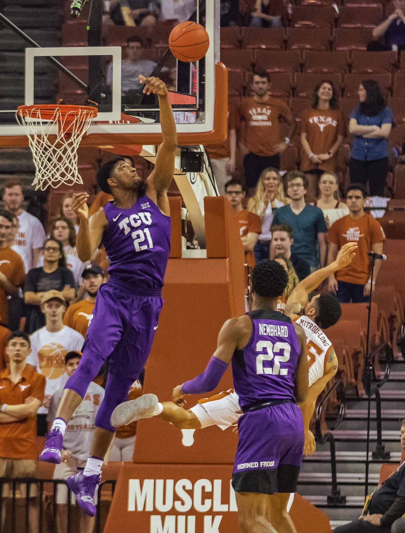 Men’s basketball faces Texas for third time this season in NIT semifinal